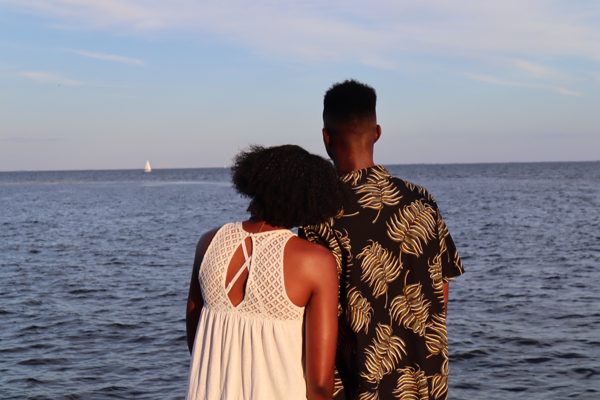 Tampa couples photographer captures a pair at the beach during golden hour